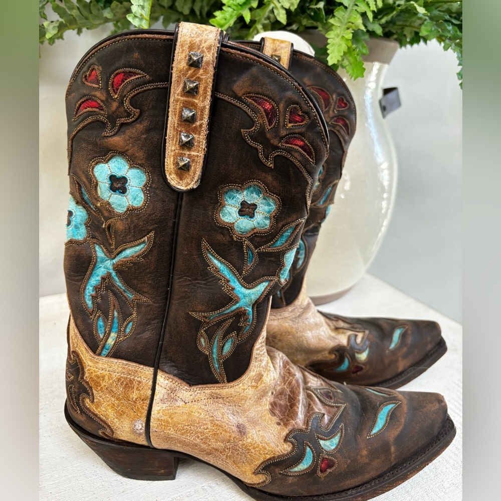 EUC Dan Post Cowboy boots with Blue Bird Detail Women’s 9.5